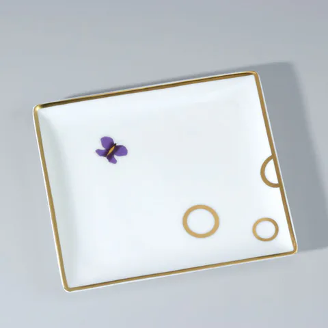 THG CAPUCINE MAUVE DECOR OR Поднос керамический 122х110 мм., настольный, small size, декор золото/лиловый, цвет белый