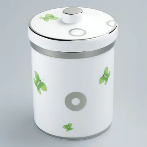 THG CAPUCINE VERT DECOR PLATINE Банка керамическая с крышкой, настольная, декор платина/зеленый, цвет белый