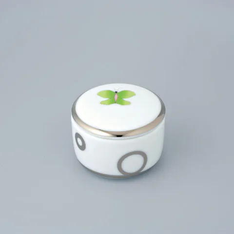 THG CAPUCINE VERT DECOR PLATINE Коробка для таблеток керамическая, круглая &oslash;55 мм., настольная, декор платина/зеленый, цвет белый