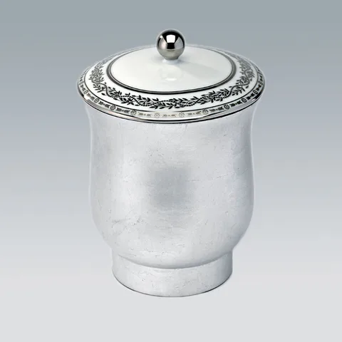 THG MARQUISE BLANC DECOR PLATINE Китайская лакированная коробка с белой керамической крышкой &Oslash;126 мм., middle size, декор платина, цвет серебро